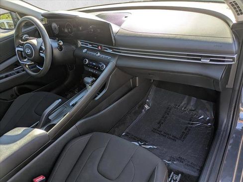 Used 2024 Hyundai Elantra SEL image 25