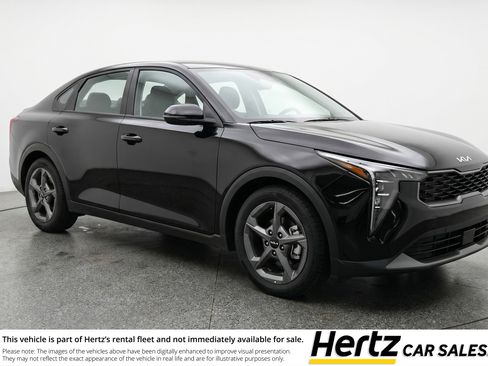 Used 2025 Kia K4 LXS image 1