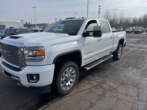 Used 2017 GMC Sierra 2500 Denali w/ Duramax Plus Package image 3