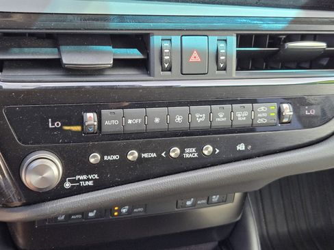 Used 2023 Lexus ES 300h w/ Premium Package FWD image 18