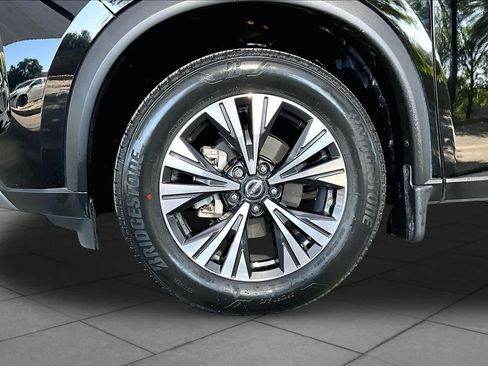 Certified 2023 Nissan Rogue SV FWD image 11