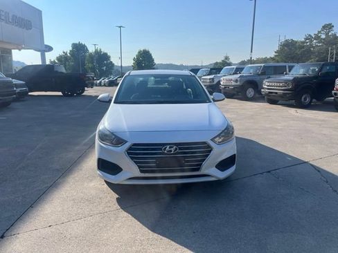 Used 2021 Hyundai Accent SE FWD image 2