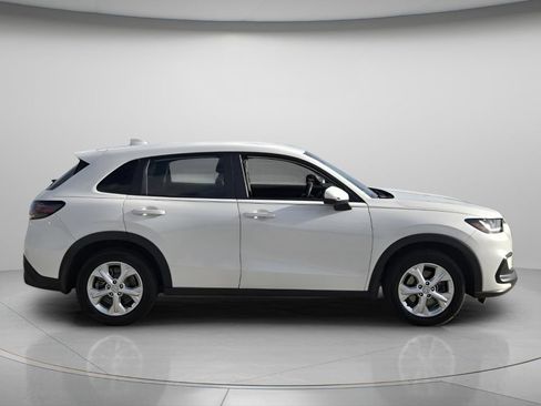 Certified 2025 Honda HR-V LX image 3