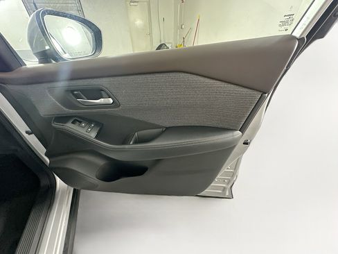 Used 2023 Nissan Rogue SV image 30