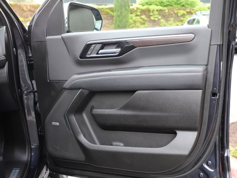 Used 2025 Chevrolet Tahoe Premier AWD/4WD image 7