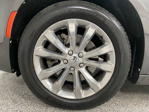 Used 2019 Chrysler 300 Limited image 17