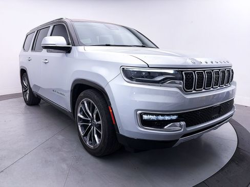 Used 2022 Jeep Wagoneer Series III w/ Premium Group I AWD/4WD image 12