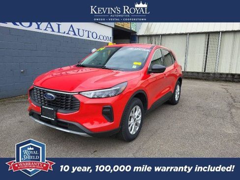 Used 2024 Ford Escape Active AWD/4WD image 2
