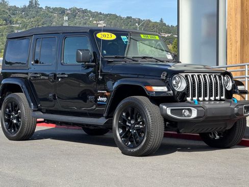 Used 2023 Jeep Wrangler Unlimited Sahara w/ Cold Weather Group AWD/4WD image 9