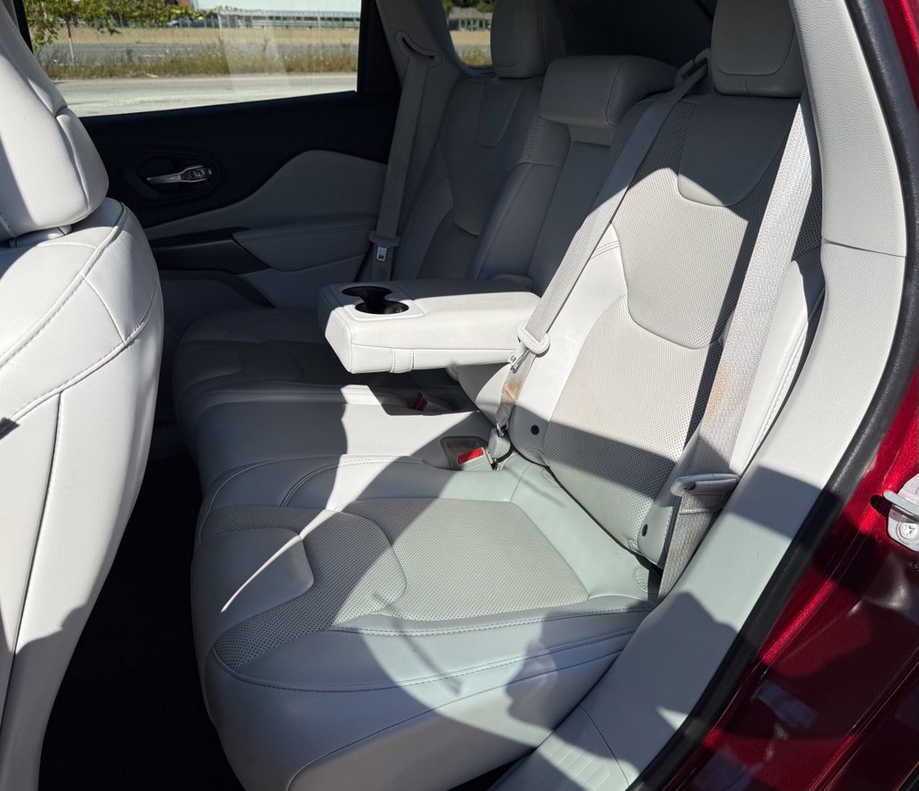 Used 2019 Jeep Cherokee Limited AWD/4WD image 21