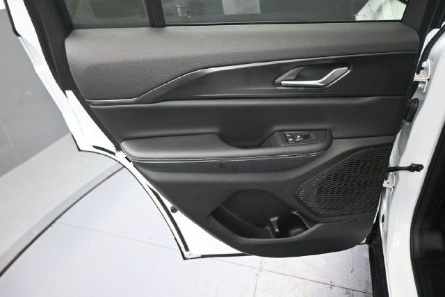 Used 2025 Jeep Grand Cherokee Laredo AWD/4WD image 25