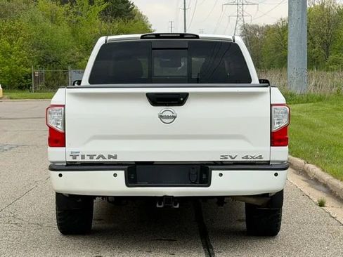 Used 2019 Nissan Titan SV AWD/4WD image 8