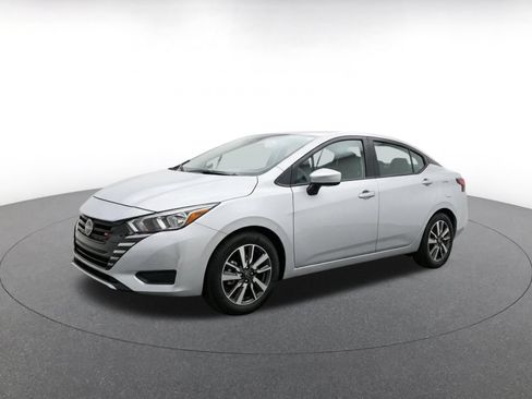 Used 2025 Nissan Versa SV FWD image 3