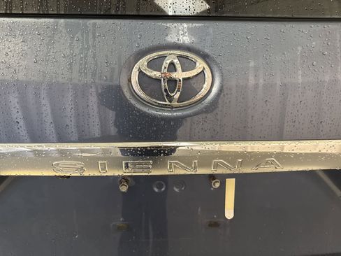 Used 2013 Toyota Sienna Limited image 12