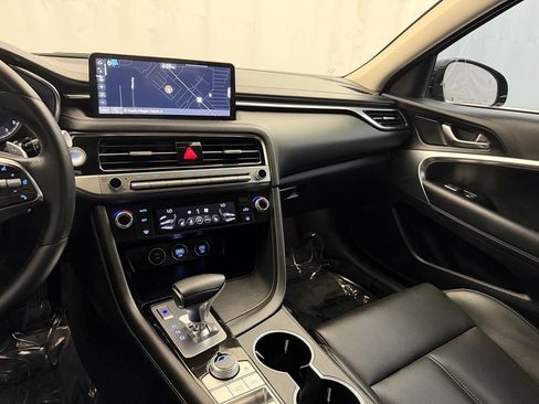 Used 2025 Genesis G70 2.5T image 17