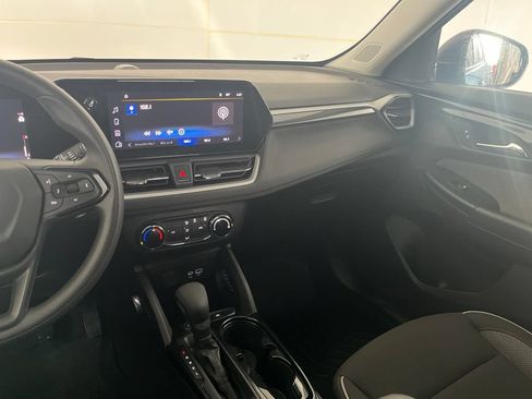 Used 2025 Chevrolet TrailBlazer LS w/ LS Convenience Package FWD image 33