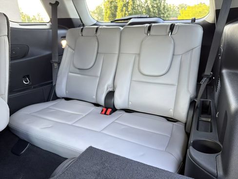 Used 2025 Ford Explorer Active w/ Active Comfort Package RWD image 20