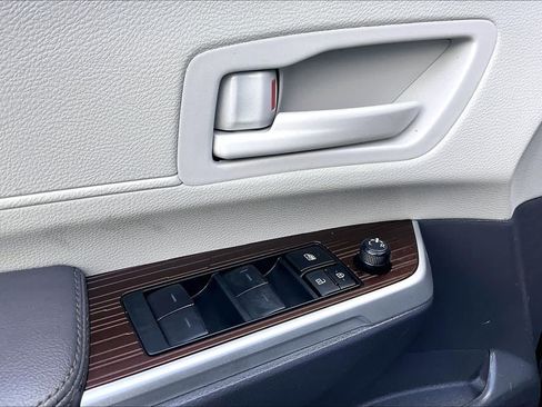 Certified 2024 Toyota Sienna LE AWD/4WD image 31