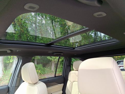 New 2025 Jeep Grand Cherokee Limited w/ Luxury Tech Group II image 9