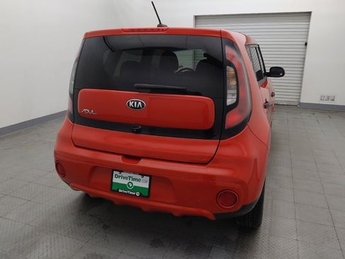 Used 2017 Kia Soul + image 7