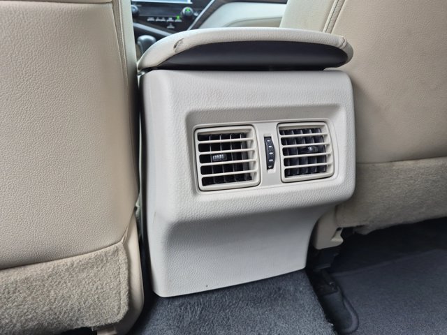Used 2018 Toyota Camry XLE FWD image 16