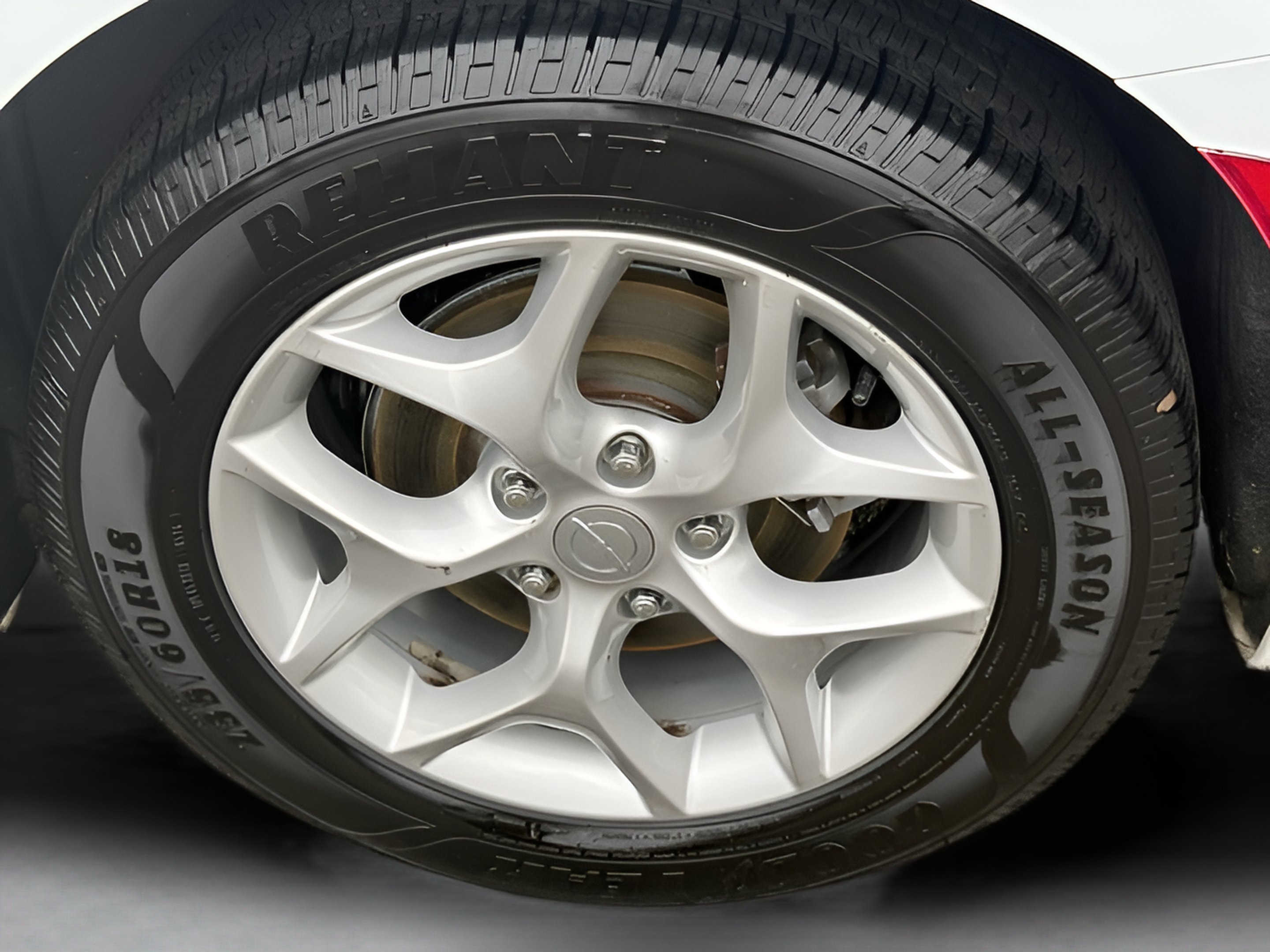 Used 2018 Chrysler Pacifica Touring Plus w/ Tire & Wheel Group FWD image 9