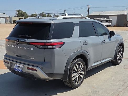 Used 2022 Nissan Pathfinder Platinum w/ Cargo Package FWD image 5