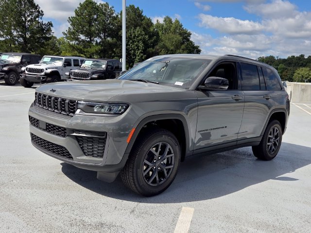 New 2027 Jeep Grand Cherokee Altitude RWD image 3