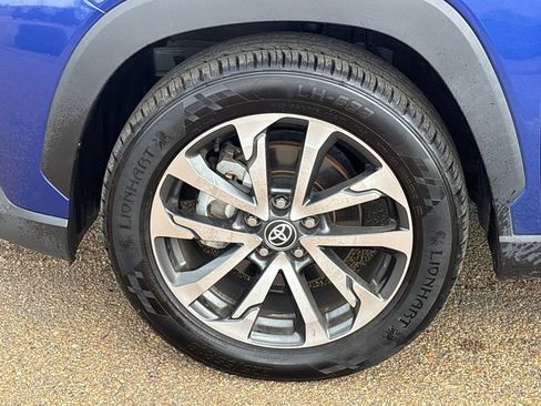 Used 2023 Toyota Corolla Cross XLE w/ Convenience Package image 25