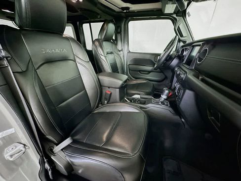 Used 2020 Jeep Wrangler Unlimited Sahara image 15