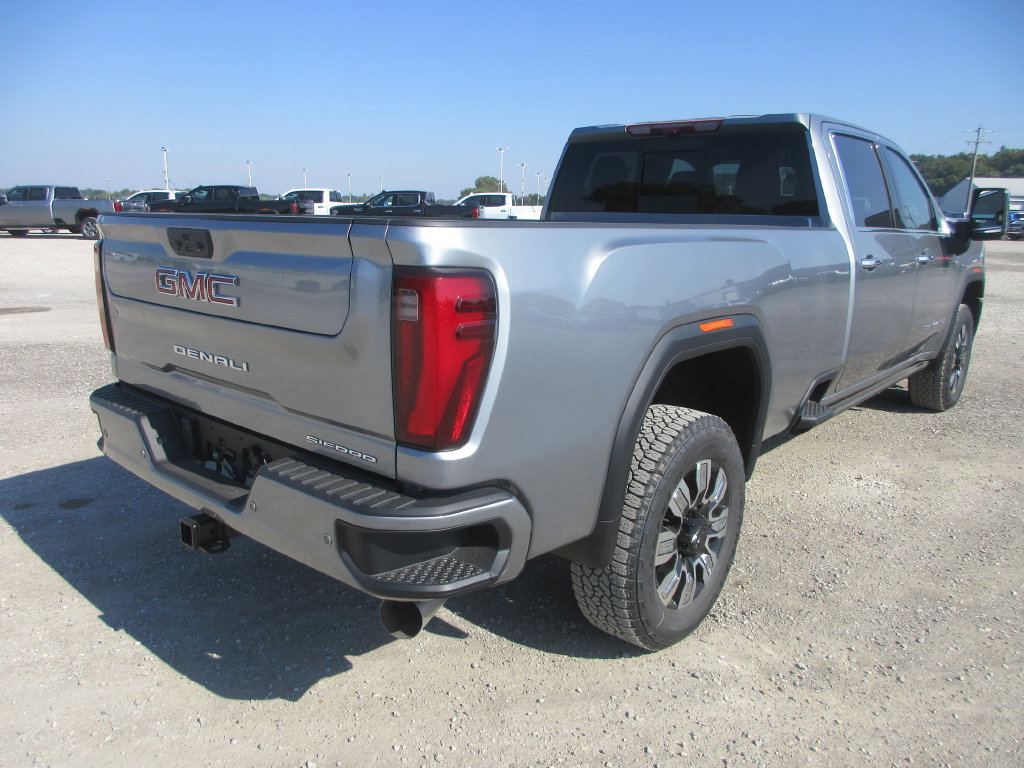 New 2026 GMC Sierra 3500 Denali w/ Denali Reserve Package AWD/4WD image 4