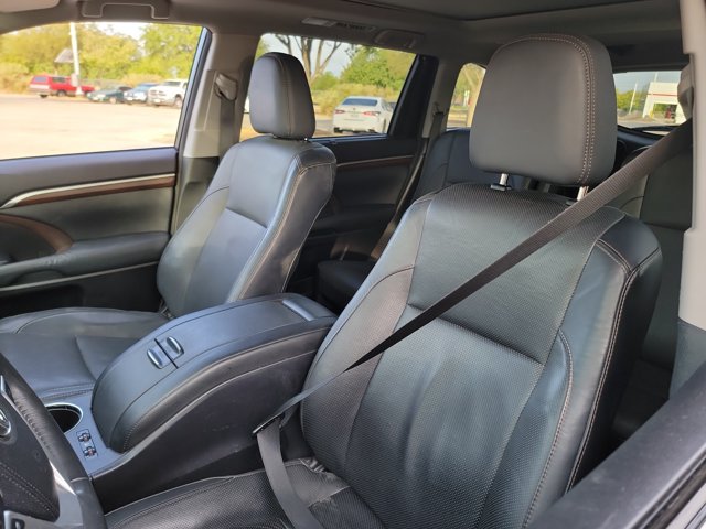 Used 2015 Toyota Highlander Limited Platinum FWD image 13