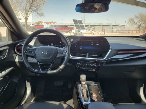 Used 2025 Chevrolet Trax RS w/ Sunroof Package image 14