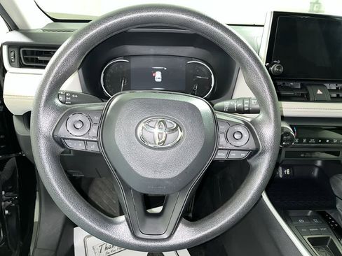 Used 2025 Toyota RAV4 XLE FWD image 16