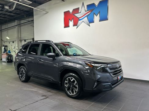 Used 2026 Subaru Forester Premium AWD/4WD image 2