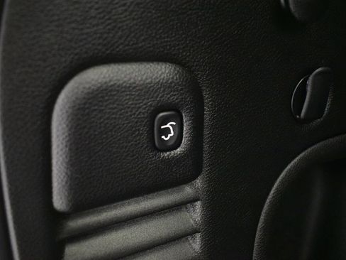 Used 2021 Jeep Grand Cherokee Altitude image 22