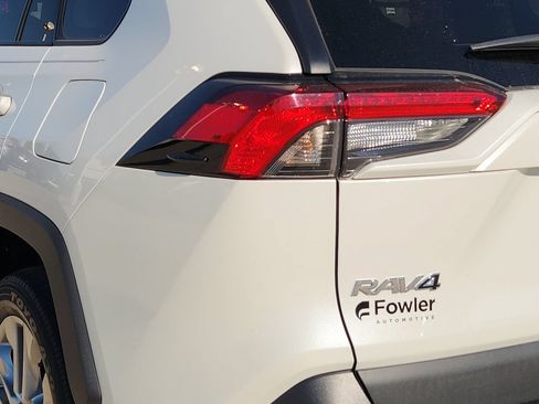 Used 2021 Toyota RAV4 XLE Premium FWD image 15
