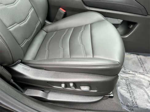 Certified 2025 Cadillac XT6 Premium Luxury w/ Platinum Package image 15