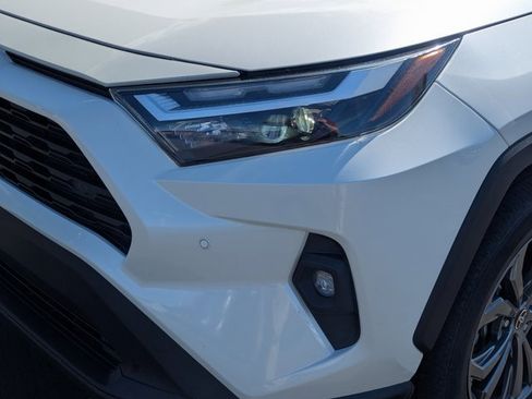 Used 2022 Toyota RAV4 XLE Premium image 11