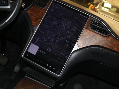 Used 2020 Tesla Model X image 44