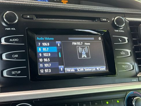 Used 2017 Toyota Highlander LE FWD image 20