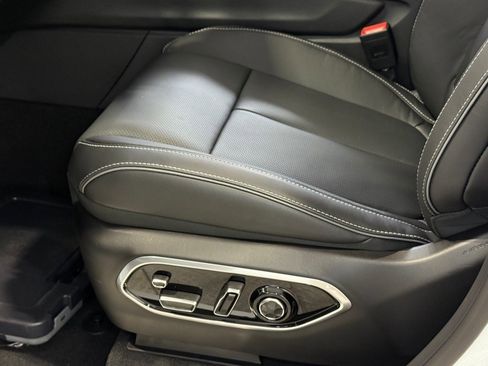 New 2025 Jeep Grand Cherokee Overland w/ Adv Protech Group III image 21