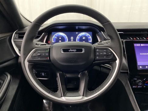 Used 2025 Jeep Grand Cherokee Altitude AWD/4WD image 19