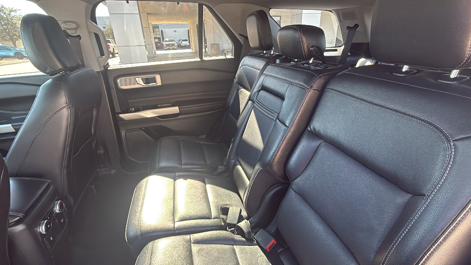 Used 2022 Ford Explorer Limited w/ Equipment Group 301A RWD image 24