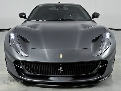 Used 2020 Ferrari 812 Superfast RWD image 4