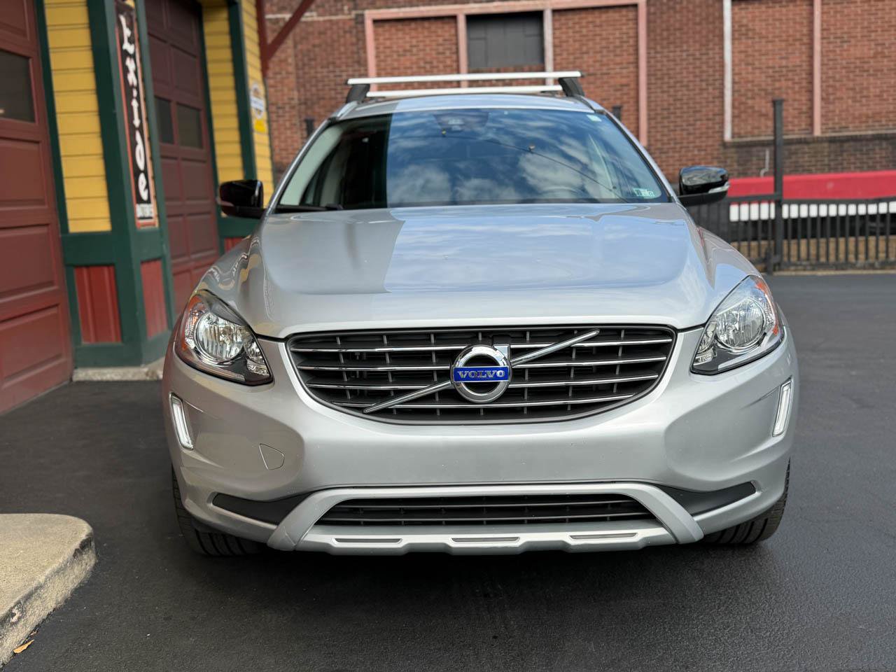 Used 2017 Volvo XC60 T5 Dynamic w/ Protection Package AWD/4WD image 10