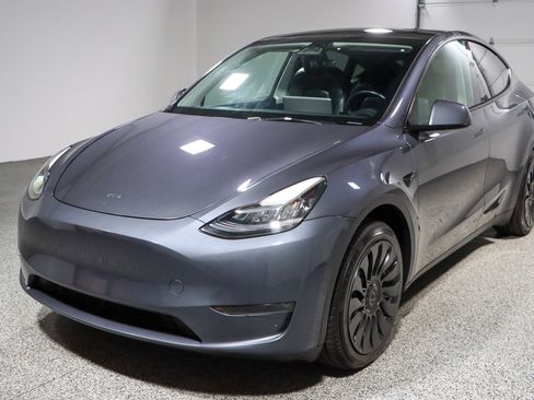 Used 2023 Tesla Model Y Long Range image 26