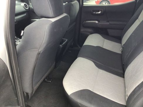 Used 2021 Toyota Tacoma TRD Sport w/ Technology Package image 32