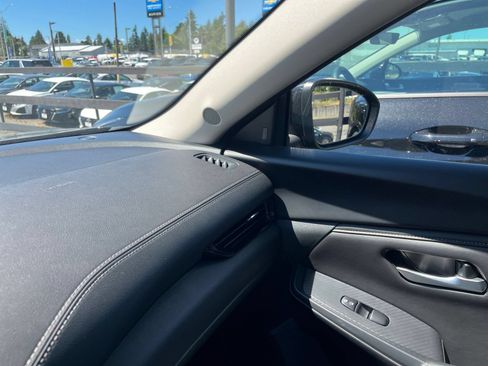 Used 2025 Nissan Sentra SV FWD image 35