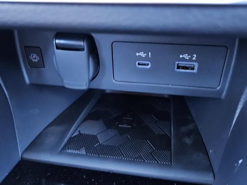 New 2025 Nissan Versa SR w/ Trunk Package image 15